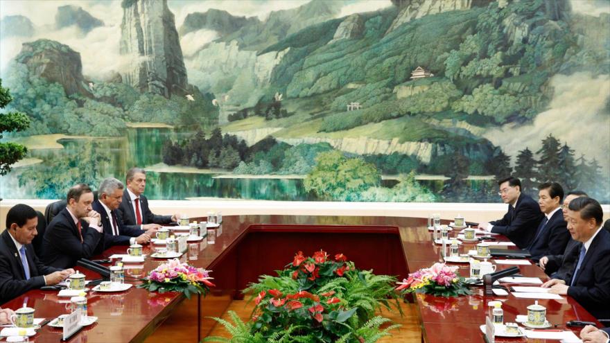 El vicepresidente de Brasil, Hamilton Mourao (izq.) y el presidente de China, Xi Jinping (dcha.), en Pekín, China, 24 de mayo de 2019. (Foto: AFP)