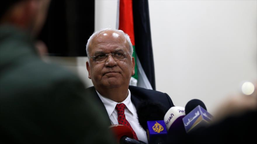 El secretario general de la Organización para la Liberación de Palestina (OLP), Saeb Erekat, en una rueda de prensa en Ramalá, 10 de abril de 2019. (Foto: AFP)