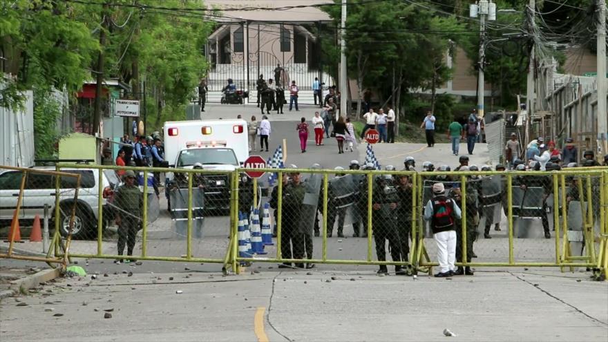 Reprimen manifestación de médicos y maestros en Honduras