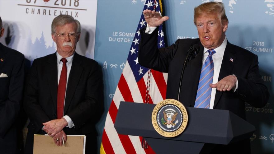 El presidente de EE.UU., Doanld Trump (dcha.), y su asesor de Seguridad Nacional, John Bolton.