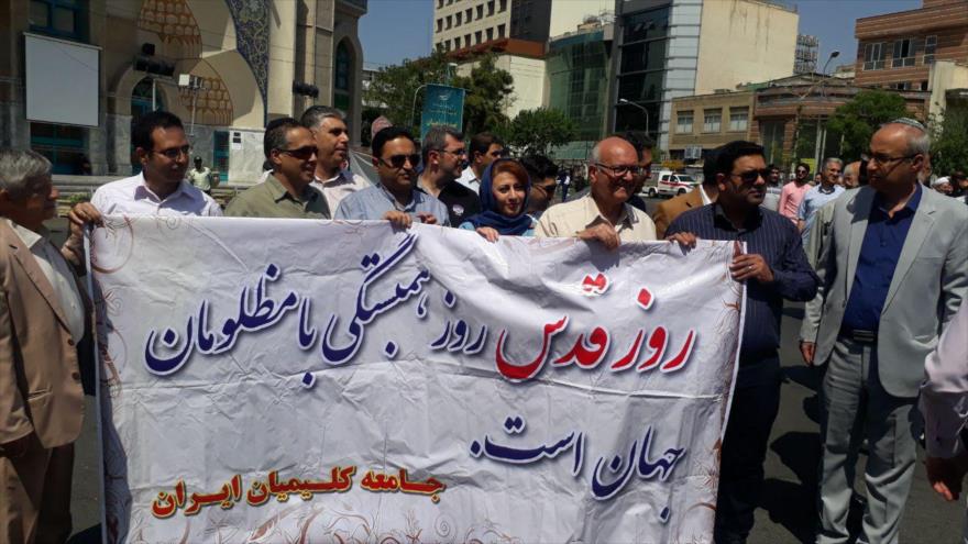 Miembros de la comunidad judía en Irán durante las marchas del Día Mundial de Al-Quds, Teherán, 31 de mayo de 2019. (Foto: IRNA)