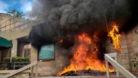 Manifestantes hondureños incendian entrada de la embajada de EEUU