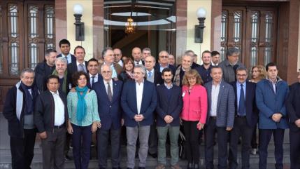 Precandidato argentino Alberto Fernández visita Uruguay