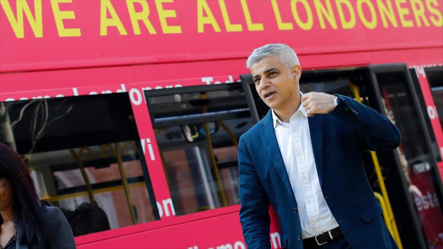 El alcalde de Londres, Sadiq Khan, durante un evento en una de las universidades británicas en Londres, 29 de marzo de 2019. (Foto: AFP)