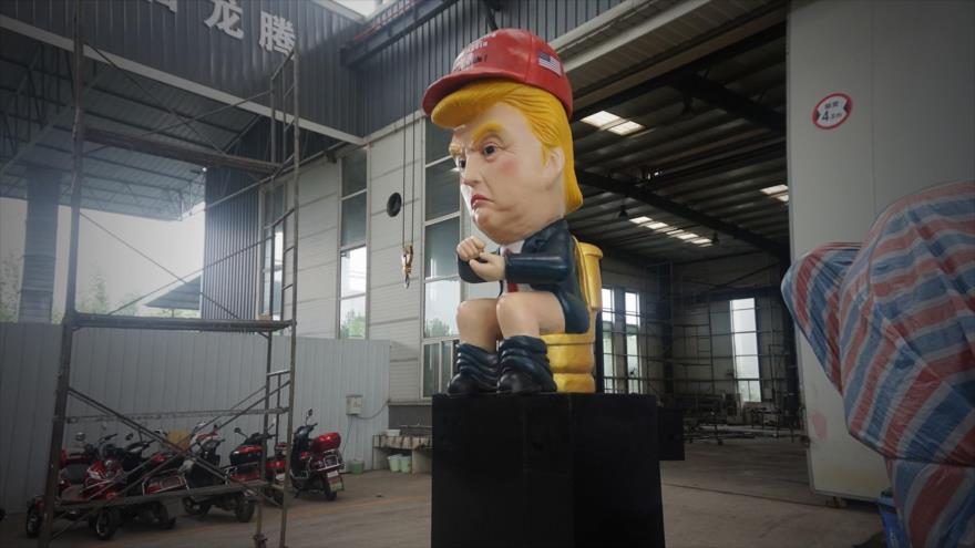 Londres recibe a Trump con un robot de él sentado en un inodoro | HISPANTV