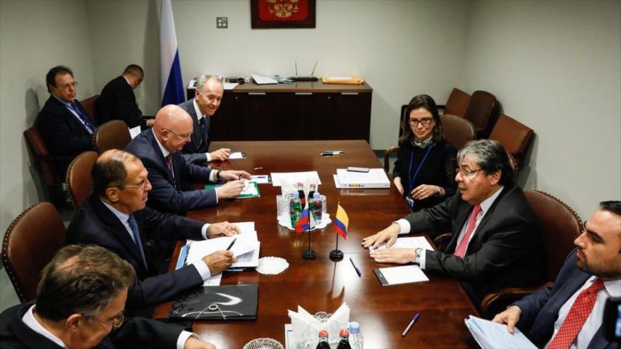 El canciller ruso, Serguéi Lavrov, reunida con su par colombiano (dcha.), en Moscú, la capital de Rusia, 3 de junio de 2019. 