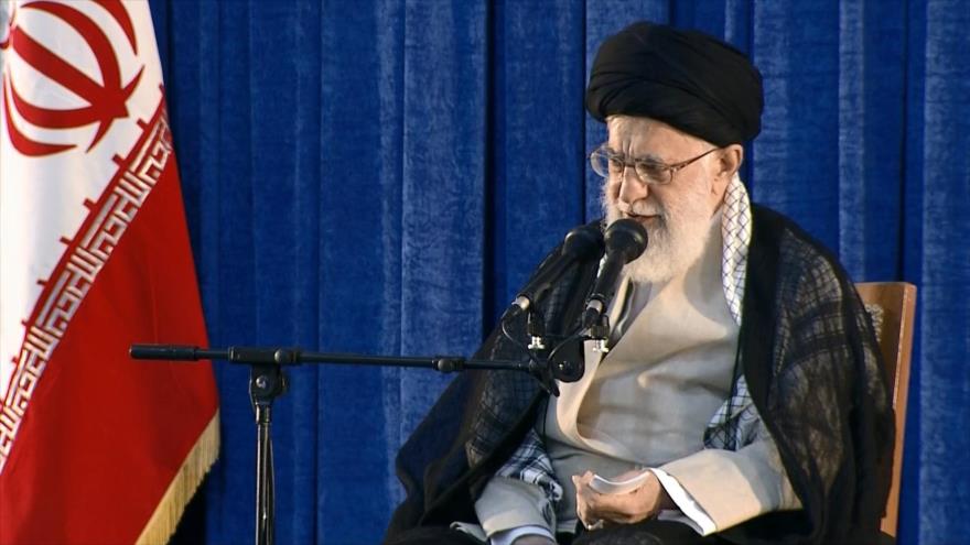 El Líder de la Revolución Islámica de Irán, el ayatolá Seyed Ali Jamenei, ofrece un discurso en el mausoleo del Imam Jomeini, 4 de junio de 2019.