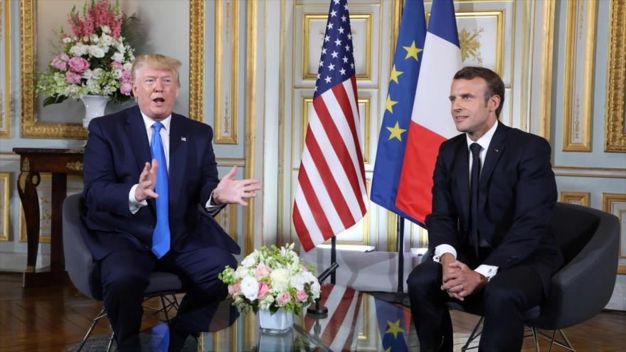 El presidente de EE.UU., Donald Trump (izq.), en una reunión con su homólogo francés, Emmanuel Macron, Normandía, 6 de junio de 2019. (Foto: AFP)