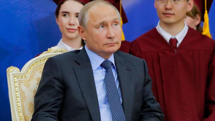 El presidente de Rusia, Vladimir Putin, en la Universidad Estatal de San Petersburgo, 6 de junio de 2019. (Foto: AFP)