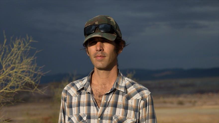 Scott Warren, activista estadounidense que podría ser condenado a 20 años de cárcel por dar agua y comida a los migrantes.