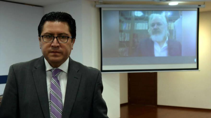 Carlos Poveda, abogado del fundador de Wikileaks, Julian Assange, en una videoconferencia en defensa de su cliente, 29 de octubre de 2018.