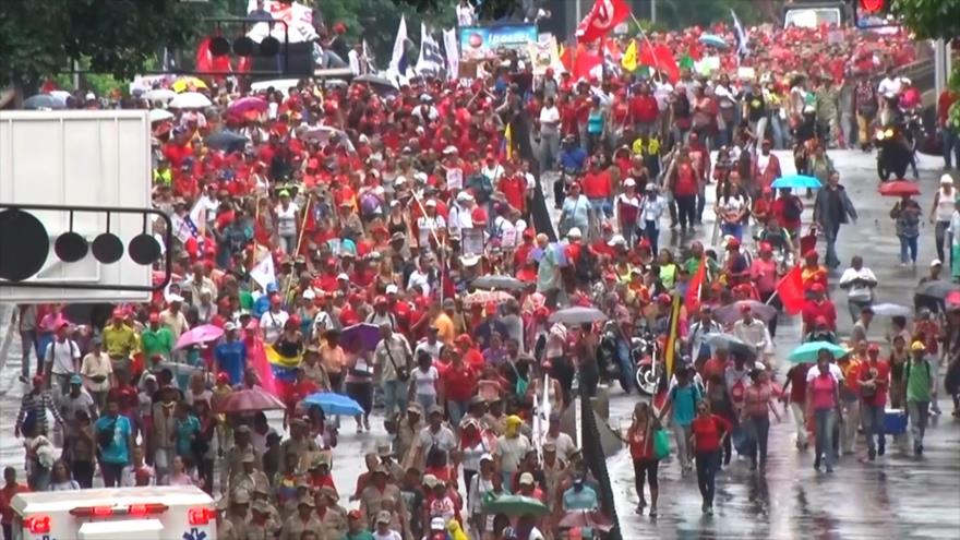 Chavistas marchan en defensa de Comité Locales de Abastecimiento