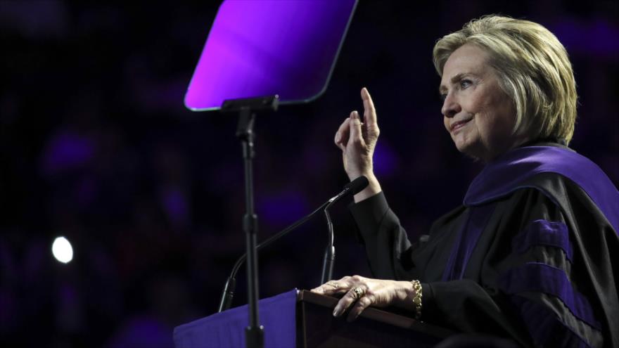 La candidata a la Presidencia de EE.UU. 2016, Hillary Clinton, habla en un acto público, Nueva York, 29 de mayo de 2019. (Foto: AFP)