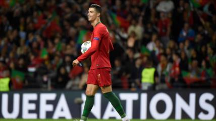 Vídeo: Ronaldo para su autobús para abrazar a un niño con cáncer