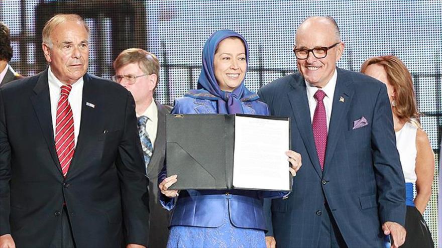 La líder del grupo terrorista Muyahedin Jalq, Maryam Rayavi, reunida con Rudy Giuliani (dcha.), abogado de Donald Trump.