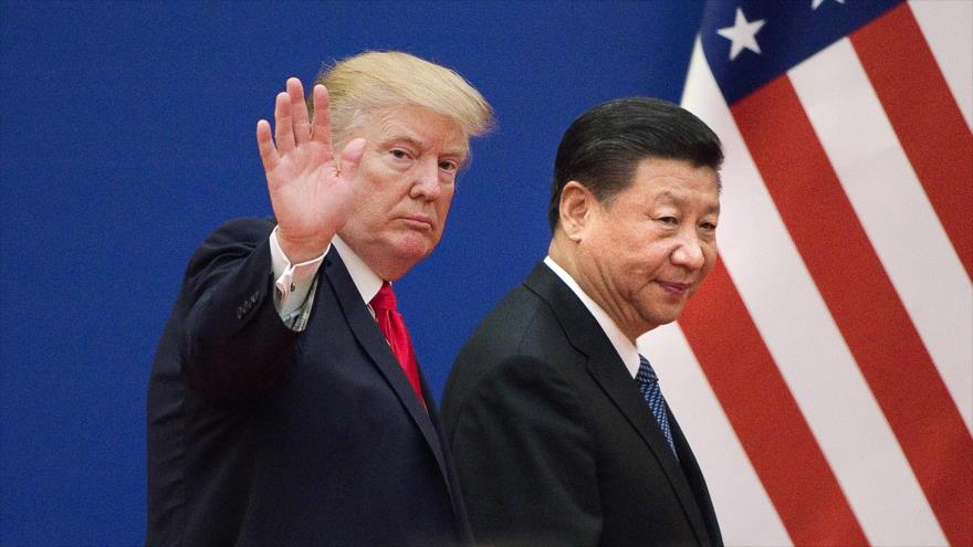 El presidente de EE.UU., Donald Trump, (izq.) y su par chino, Xi Jinping, en un evento en Pekín, 9 de noviembre de 2017. (Foto: AFP)