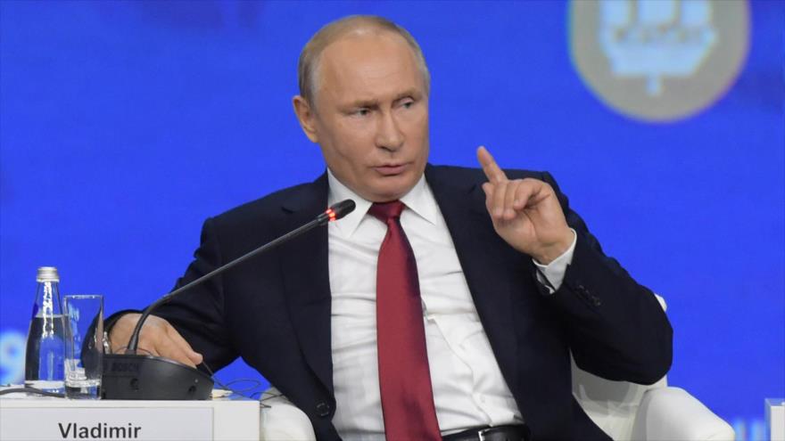 El presidente ruso, Vladimir Putin, ofrece un discurso en el Foro Económico Internacional de San Petersburgo, 7 de junio de 2019. (Foto: AFP)
