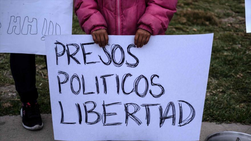 Realizan una vigilia en la ciudad mexicana de Tijuana para exigir la liberación de los activistas detenidos, 10 de junio de 2019. (Foto: AFP)