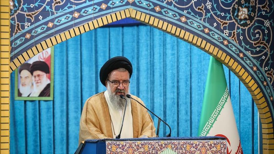 El ayatolá Seyed Ahmad Jatami en el sermón del rezo del viernes de Teherán, capital persa, 14 de junio de 2019. (Foto: Fars News)