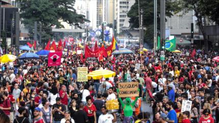 Millones de brasileños acatan huelga contra reformas de Bolsonaro 