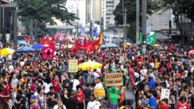 Millones de brasileños acatan huelga contra reformas de Bolsonaro 