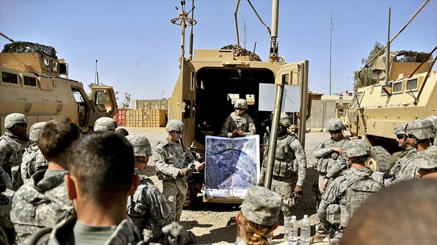 Soldados y aviadores del Ejército de EE.UU. en la base de Balad, en Irak, 14 de abril de 2010.