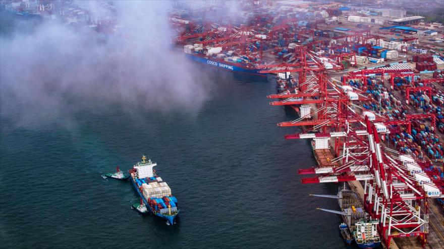 Un atracadero de contenedores en el puerto de Qingdao, en la provincia oriental china de Shandong, 17 de mayo de 2019. (Foto: AFP)