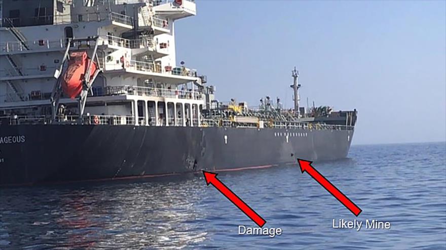 Foto proporcionada por el Comando Central de EE.UU. (Centcom) muestra daños en el casco de un buque siniestrado en el mar de Omán, 13 de junio de 2019.