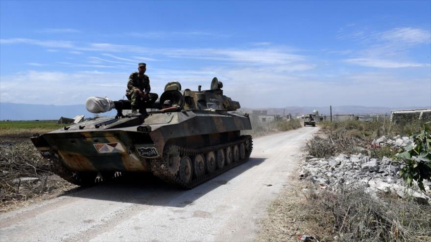 Las fuerzas del Ejército sirio entran en la ciudad de Kafr Nabuda, a unos 40 kilómetros al norte de Hama, 11 de mayo de 2019. (Foto: AFP)