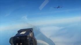 Vídeo: Los Su-27 escoltan a B-52H de EEUU en la frontera de Rusia 
