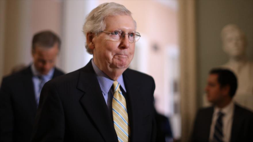 Mitch McConnell, líder de la mayoría en el Senado de EE.UU., habla con periodistas en Capitolio, 4 de junio de 2019. (Foto: AFP)