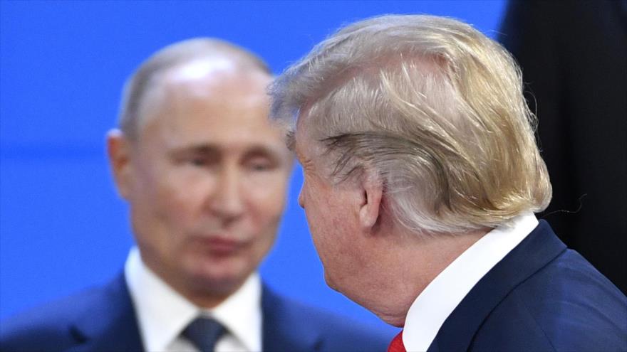 El presidente de EE.UU., Donald Trump (dcha.), y su par ruso, Vladimir Putin, en la Cumbre de G20, Argentina, 30 de noviembre de 2018. (Foto: AFP)