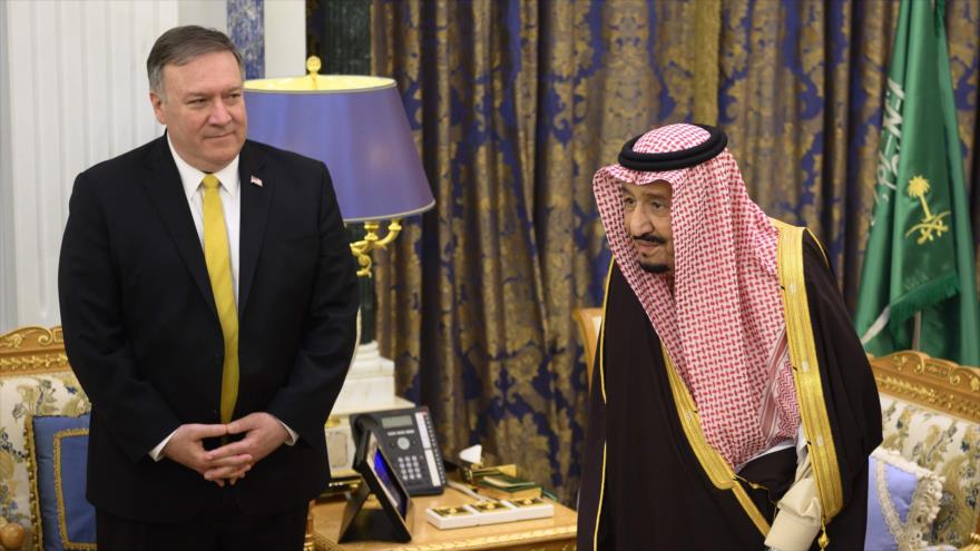 El secretario de Estado de EE.UU., Mike Pompeo, y el rey saudí, Salman bin Abdulaziz Al Saud, en Riad, capital de Arabia Saudí, 14 de enero de 2019. (Foto: AFP)