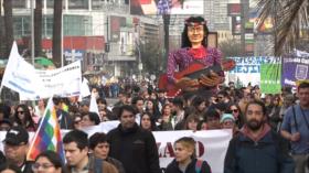 Gobierno chileno ignora y reprime a profesores y estudiantes