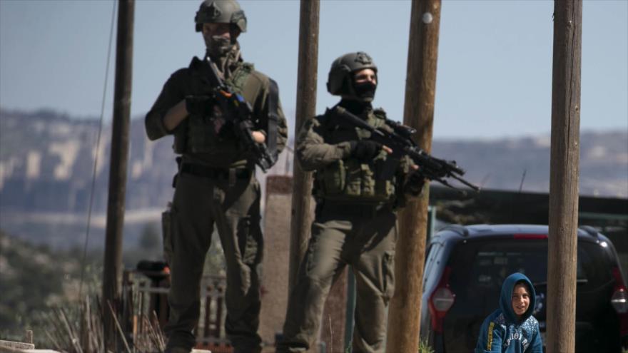 Soldados israelíes durante una operación de búsqueda en la ocupada Cisjordania, 19 de marzo de 2019. (Foto: AFP) 
