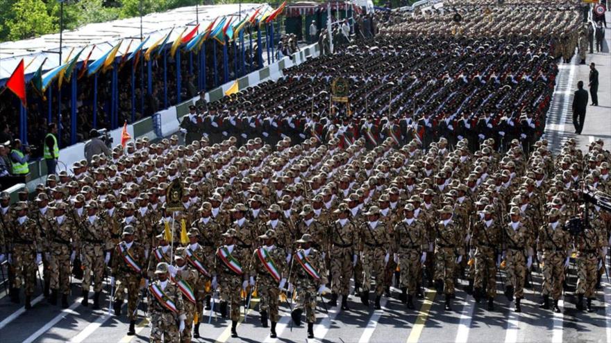 Las Fuerzas Armadas de Irán en un desfile militar.