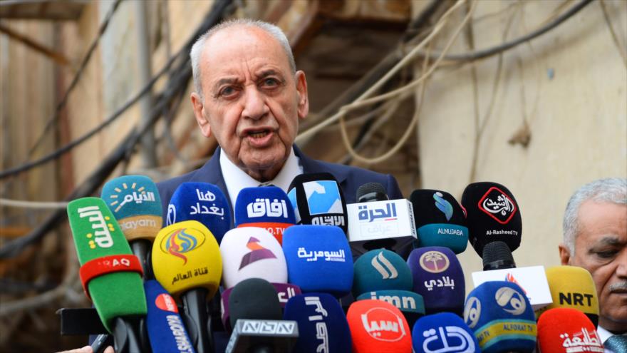 El presidente del Parlamento libanés, Nabih Berri, habla con la prensa en la ciudad iraquí de Nayaf, 1 de abril de 2019. (Foto: AFP)