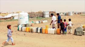 Yemeníes desplazados por la agresión saudí sufren crisis del agua