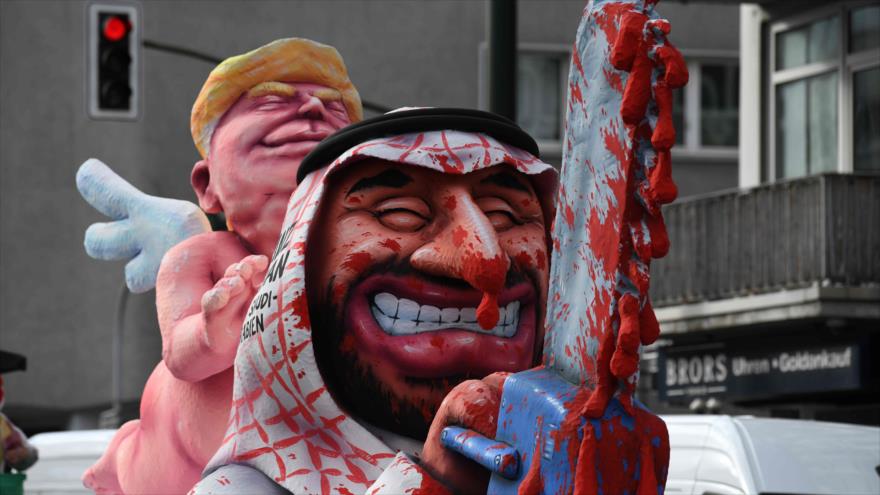 Figuras representan al presidente Donald Trump, y el príncipe heredero saudí, en unas manifestaciones en Alemania, 4 de marzo de 2019. (Foto: AFP) 