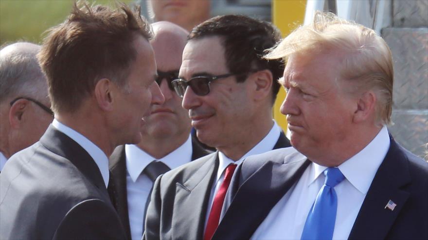 El ministro de Relaciones Exteriores del Reino Unido, Jeremy Hunt, saluda al presidente de EE.UU., Donald Trump, 3 de junio de 2018. (Foto: AFP)
