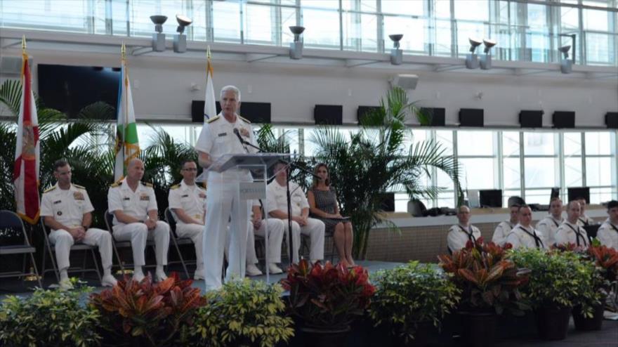 El comandante del Comando Sur de EE.UU., el almirante Craig Faller, habla en una ceremonia en Buenos Aires, la capital de Argentina, 24 de junio de 2019.