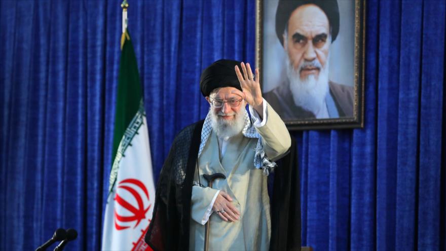 El Líder iraní, el ayatolá Seyed Ali Jamenei, durante el 30.º aniversario del fallecimiento del fundador de la República Islámica, el Imam Jomeini, en Teherán.
