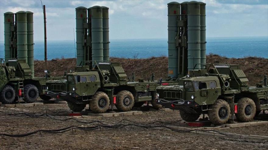 Baterías de los sistemas antiaéreos S-400 de las Fuerzas Aeroespaciales de Rusia.