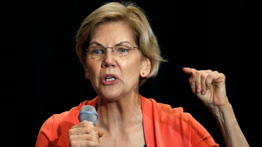 La senadora demócrata y candidata presidencial Elizabeth Warren habla durante una reunión en Miami, Florida, 25 de junio de 2019. (Foto: AFP)