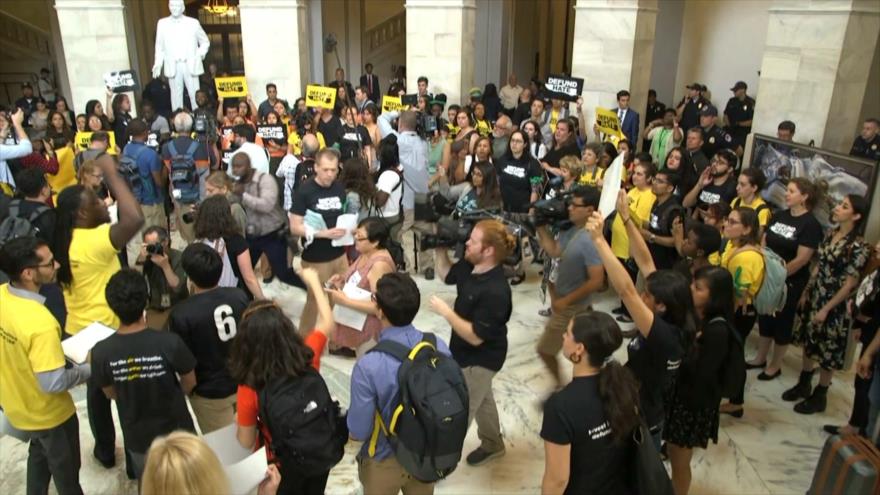 Activistas piden a Congreso no financiar aparato de deportaciones