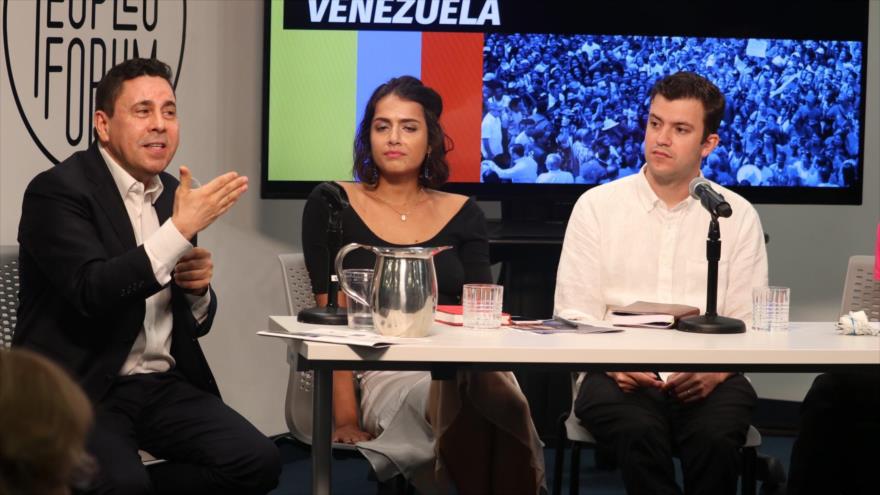 El embajador de Venezuela ante la ONU, Samuel Moncada (izq.), en un foro en Nueva York, EE.UU., 25 de junio de 2019. (Foto: AFP)