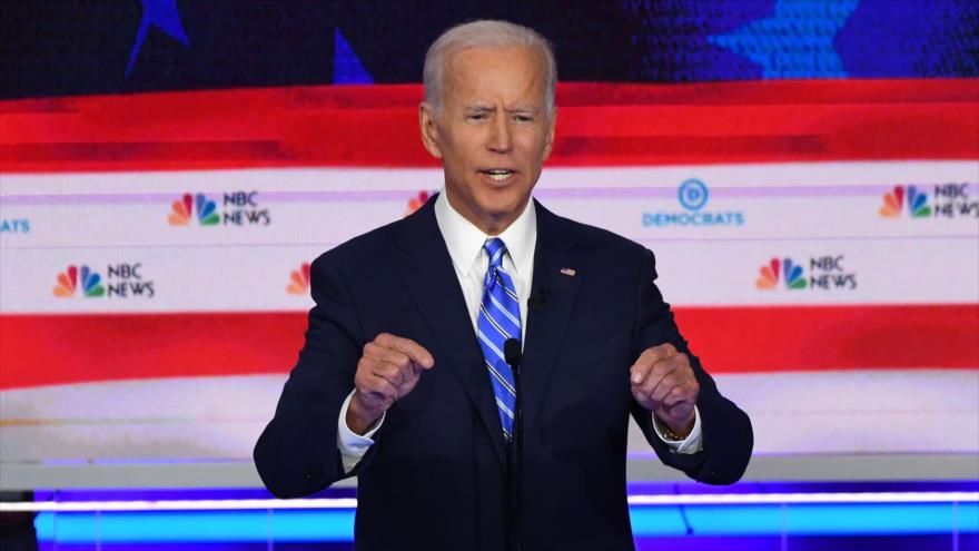 El ex vicepresidente estadounidense Joseph Biden habla en el segundo día de los debates demócratas, Miami, 27 de junio de 2019. (Foto: AFP)
