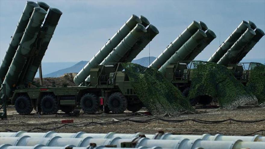 Los avanzados sistemas antiaéreos rusos S-400. 