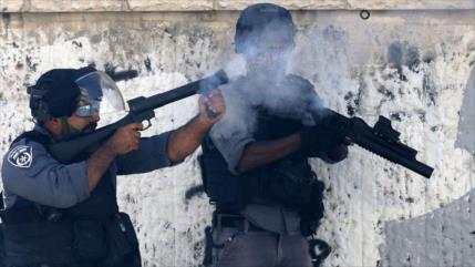 Vídeo: Fuerzas israelíes atacan a palestinos en Al-Quds