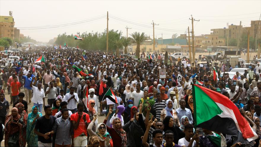 Fuerzas sudanesas disparan contra manifestantes anti junta militar | HISPANTV